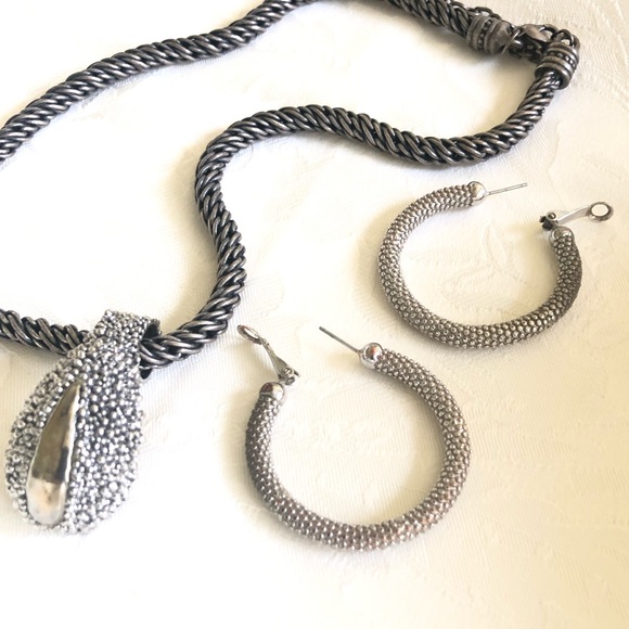 Silver-Grey tone textured Hoop Earrings - Picture 3 of 7